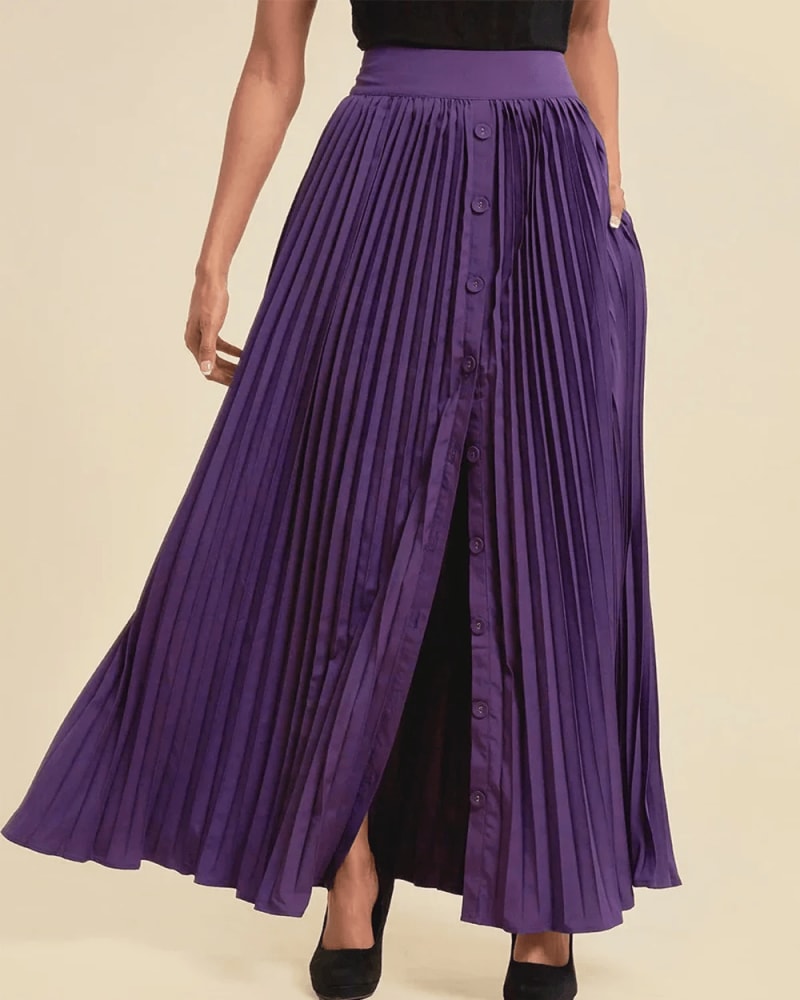 Front of a model wearing a size xl Pleated Skirt With Buttons And Pockets in Purple by Très Chic. | dia_product_style_image_id:321827